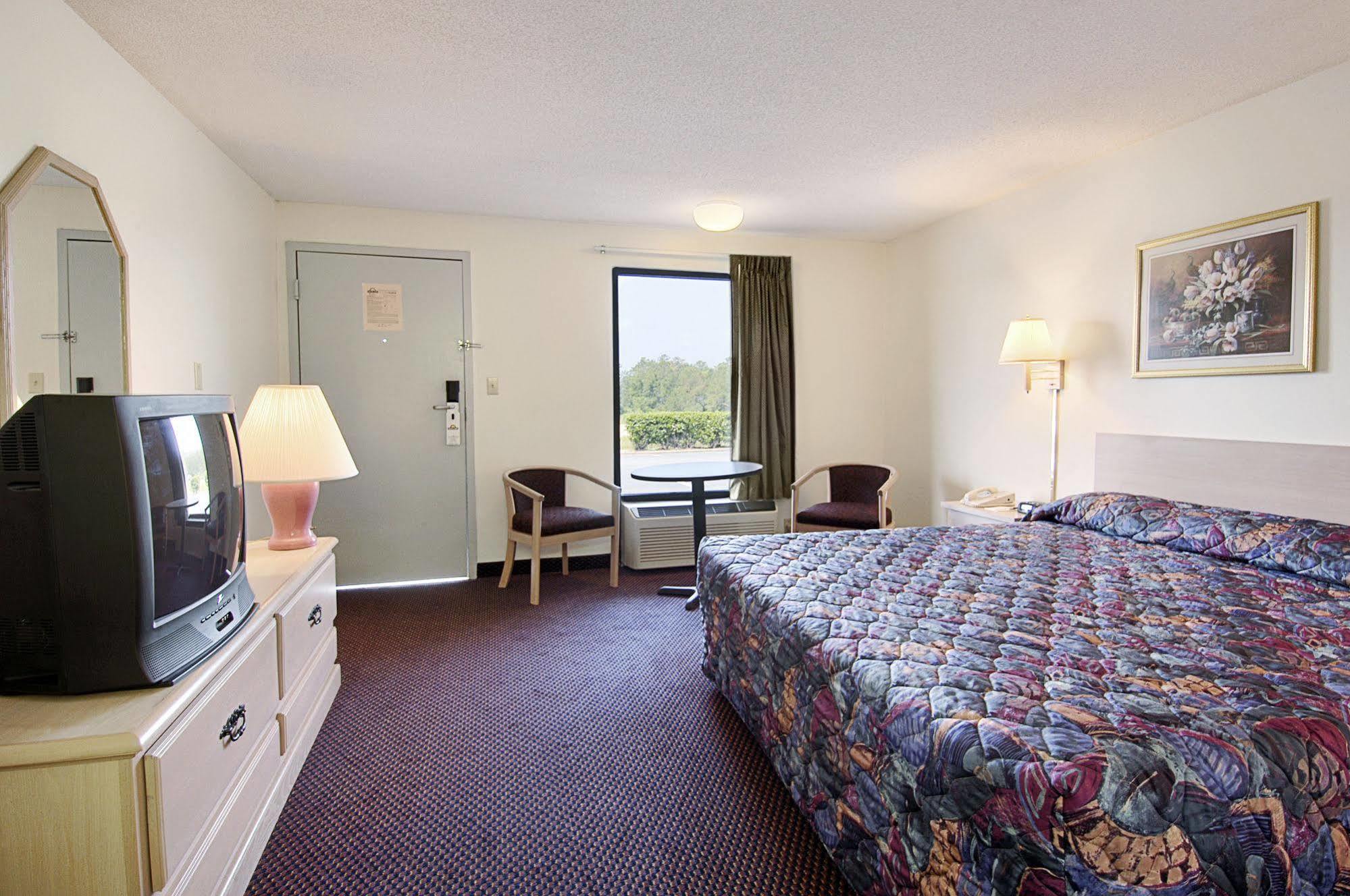 Howard Johnson By Wyndham Valdosta Oda fotoğraf